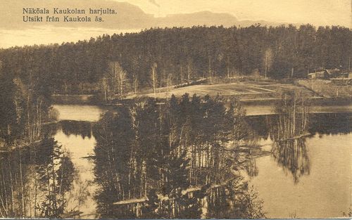 Näköala Kaukolan harjulta. Postikorttikuva. Lahjoittaja E. Uotila. Carelica.